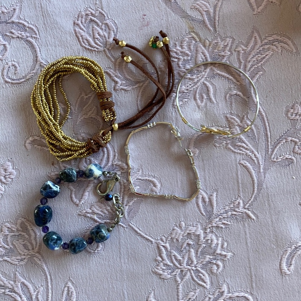Batch of bracelets